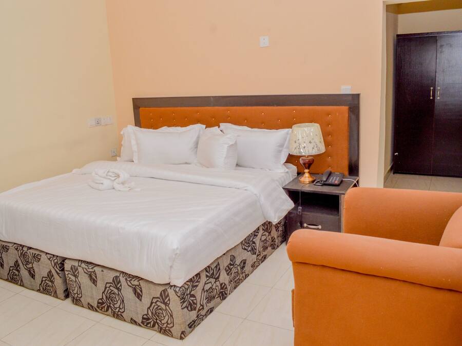 Quarto luxo | Wi-Fi de cortesia, roupa de cama