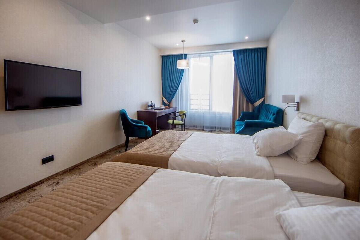Superior Twin Room | Desk, laptop workspace, iron/ironing board, free WiFi