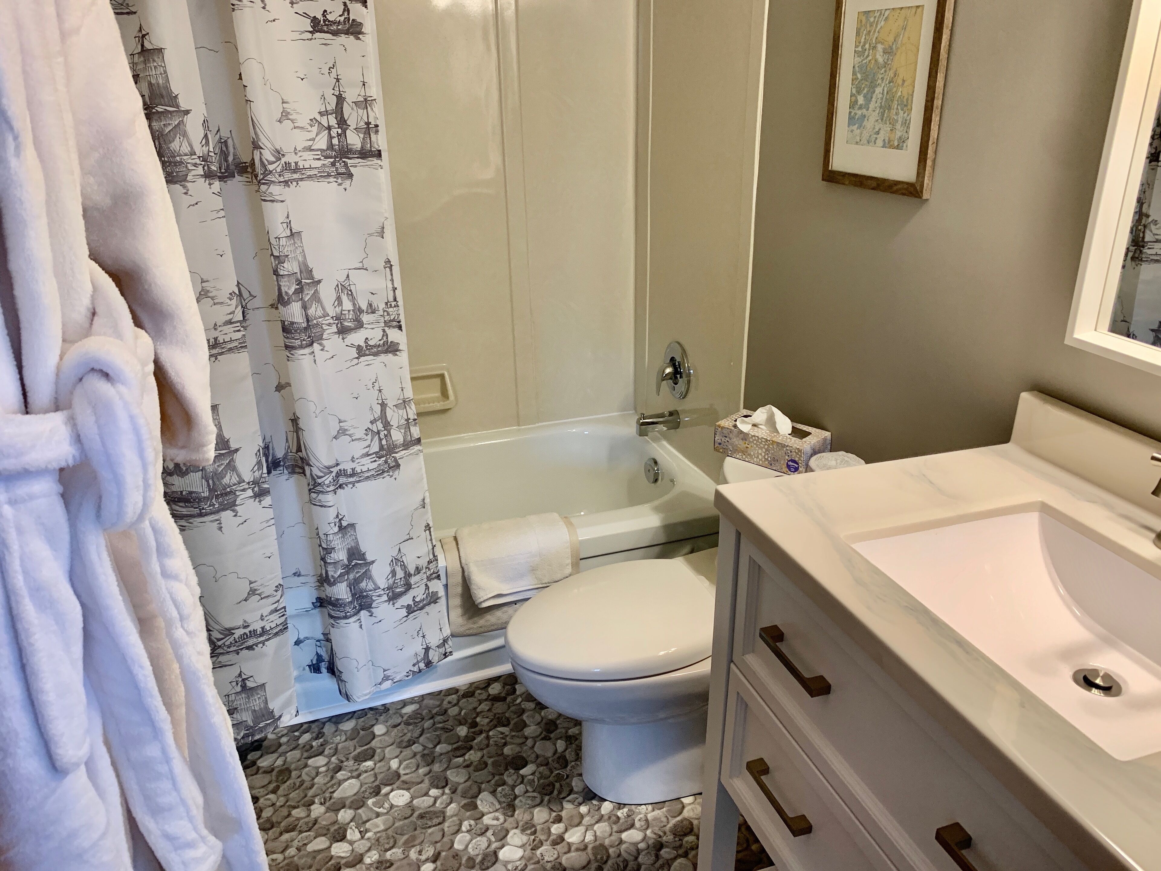 executive room, 2 double beds, balcony, beach view (202) | bathroom | combined shower/bathtub, free toiletries, hair dryer, towels