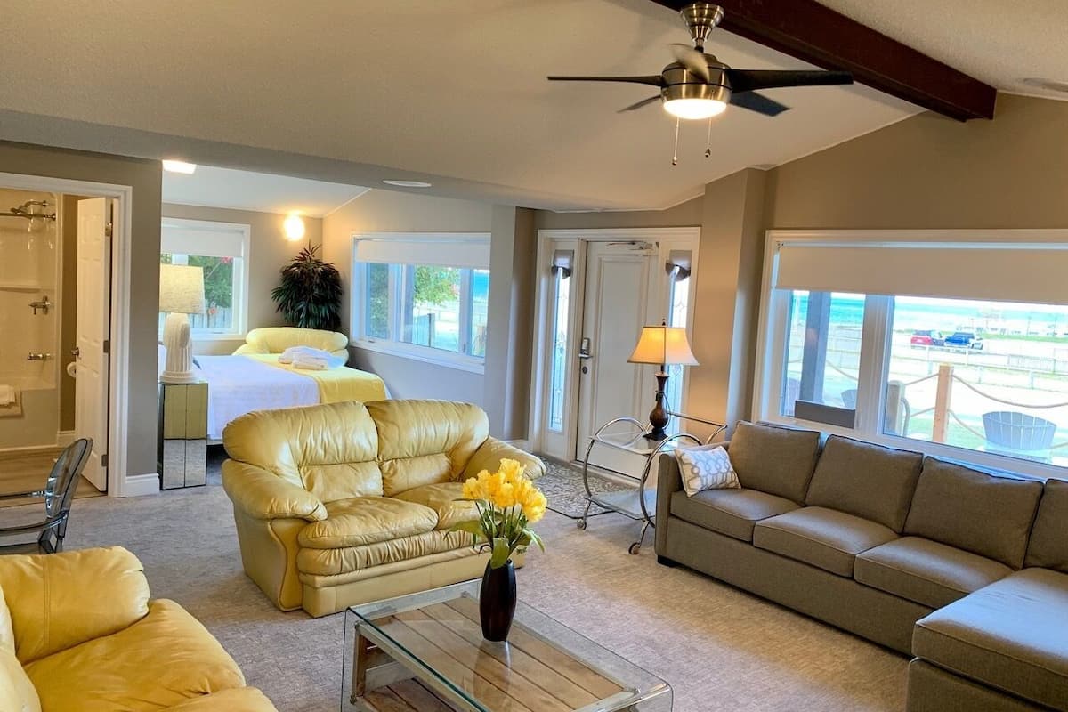 43-inch flat-screen tv with cable channels, tv