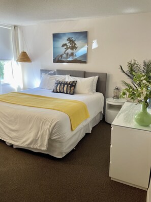 标准房, 1 张特大床 (203) | 特色家居、办公桌、笔记本电脑工作区、隔音