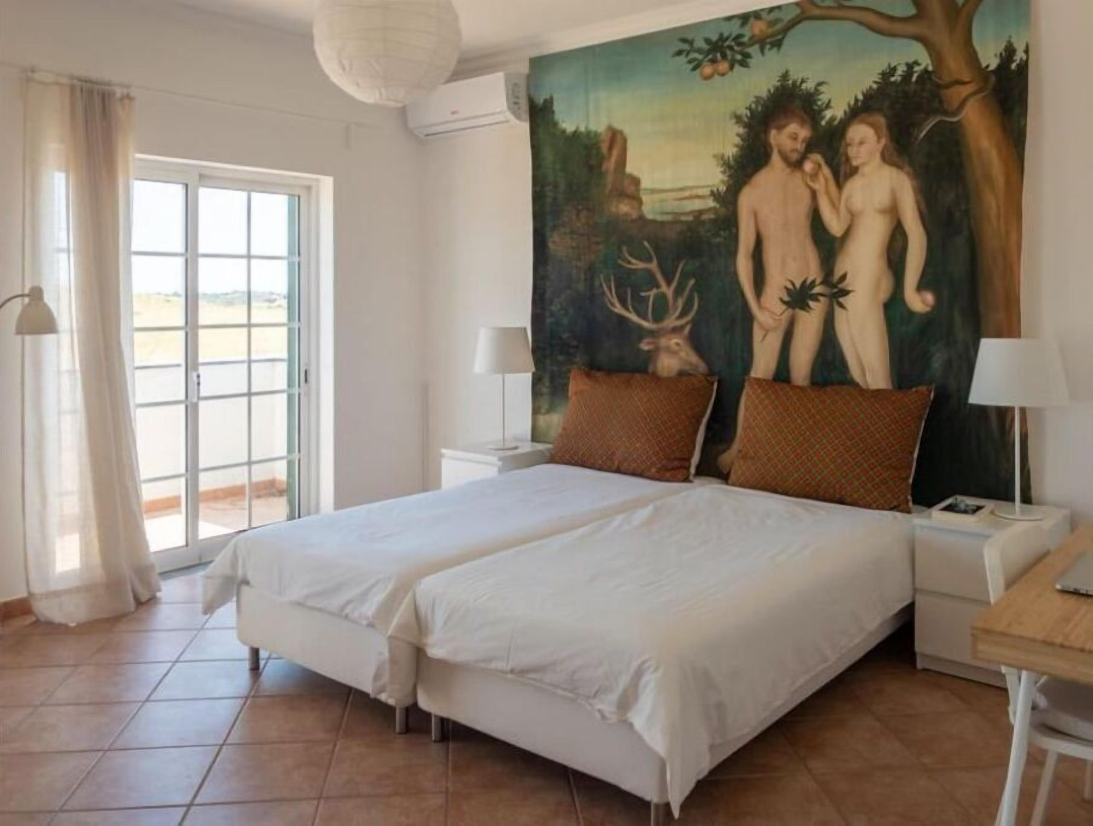 5 dormitorios, caja fuerte, tabla de planchar con plancha y wifi