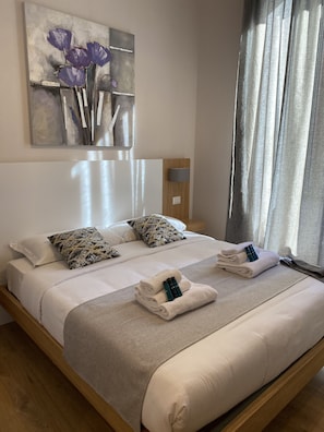 Desk, laptop workspace, soundproofing, free WiFi - Eden Luxury Suites (Rome)