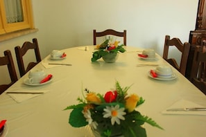 Free daily continental breakfast
