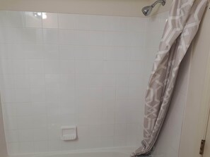 Bathtub, hair dryer, towels - 2 Bedroom 2 Bath Apartment with Gym (Fort McMurray)