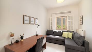 House | 5 bedrooms, bed sheets