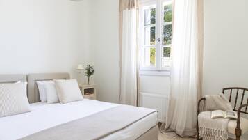 Villa | 4 bedrooms, in-room safe, desk, soundproofing