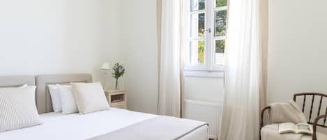 Villa | 4 bedrooms, in-room safe, desk, soundproofing