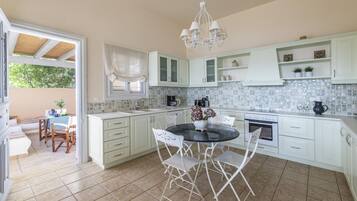 Villa | 4 bedrooms, in-room safe, desk, soundproofing