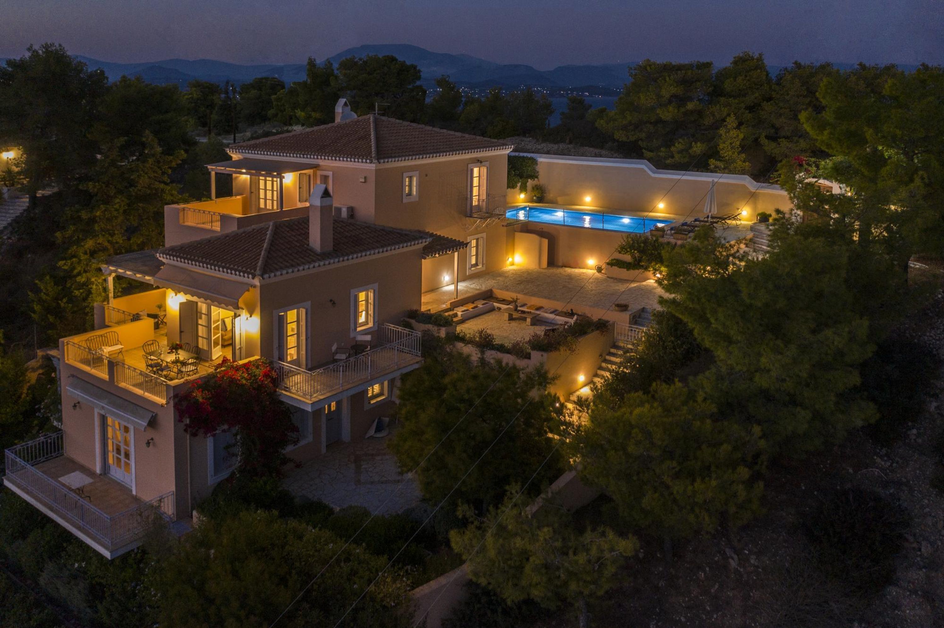 Villa | 4 bedrooms, in-room safe, desk, soundproofing