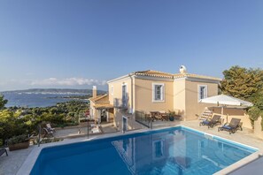 Villa | 4 dormitorios, caja fuerte, escritorio y sistema de insonorización