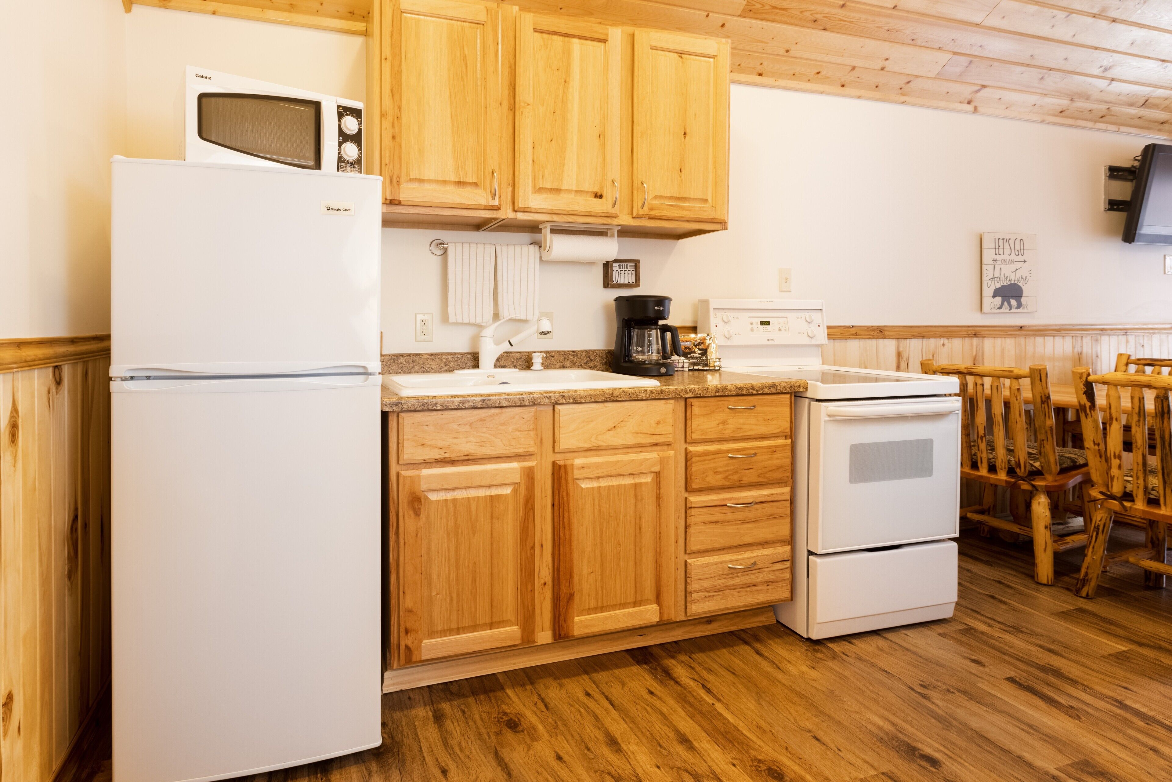 Convienent and Affordable West Glacier Lodging - Beargrass Lodging #10
