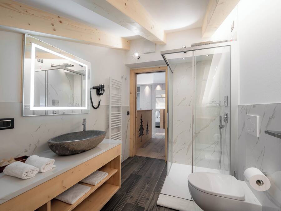 Junior Studio Suite, Balcony, Mountain View | Bathroom | Shower, rainfall showerhead, hair dryer, bidet