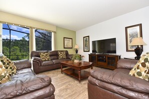 House, 6 Bedrooms | Living room | 36-inch TV with cable channels