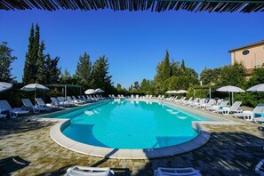 Indoor pool, seasonal outdoor pool, pool loungers