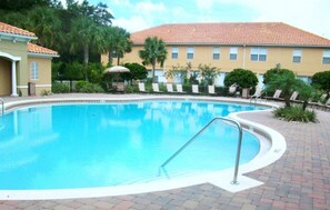 Maison mitoyenne, 4 chambres | Piscine