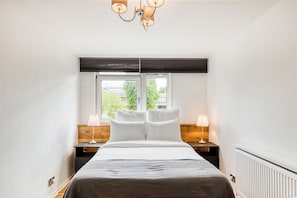 Room - Spacious and Stylish 4BDR Home w Garden in Brixton (London)