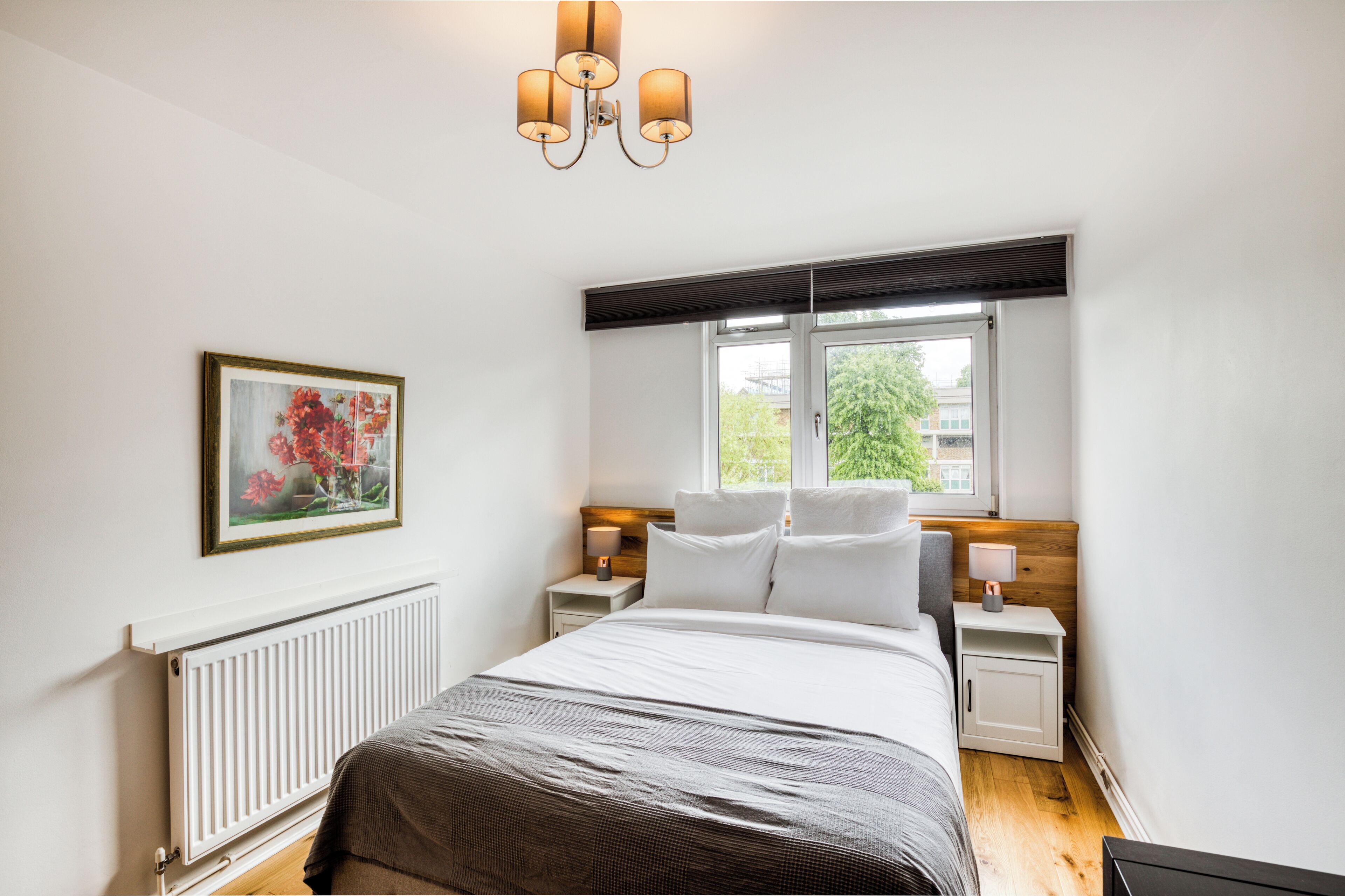 4 bedrooms, desk, iron/ironing board, travel crib