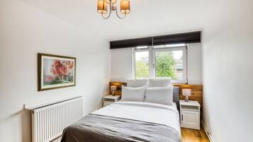 4 bedrooms, desk, iron/ironing board, travel crib