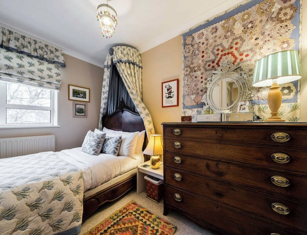 3 bedrooms, iron/ironing board, Internet