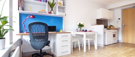 Studio, 1 Double Bed | In-room dining