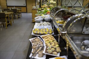Free daily buffet breakfast - The Green Otel (Istanbul)