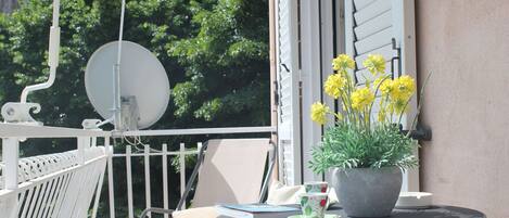 تناول الطعام بالخارج