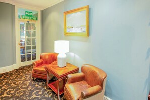Lobby - OYO Lamphey Hall Hotel (Pembroke)