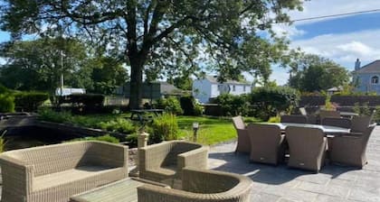 OYO Lamphey Hall Hotel