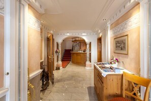 Lobby - Weisses Rossli (Ingenbohl)