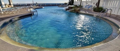 室內泳池、室外泳池