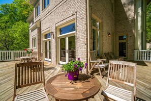 تناول الطعام بالخارج