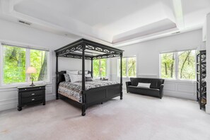 4 habitaciones, tabla de planchar con plancha, wifi y ropa de cama 