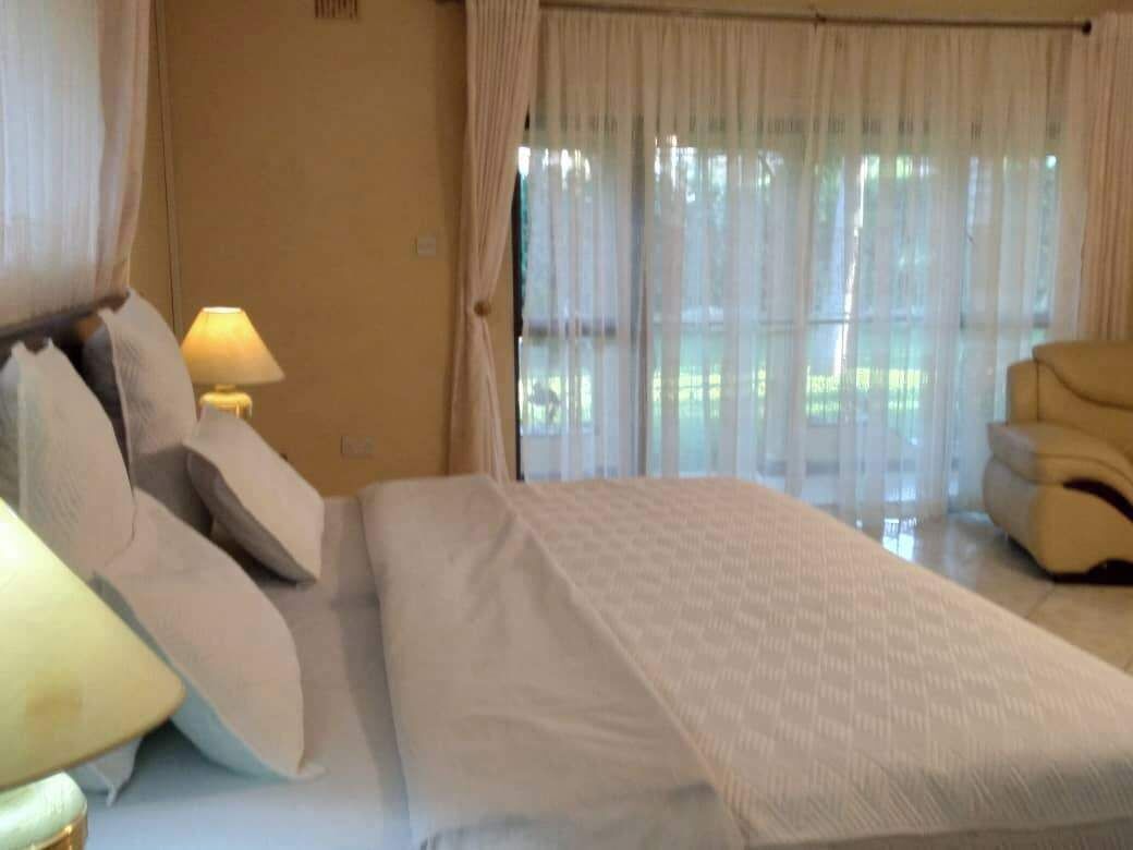 6 bedrooms, iron/ironing board, WiFi, bed sheets