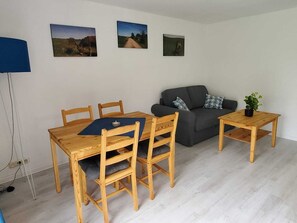 TV, books - Vacation apartment "Eselstube"! Vacation on a farm in the Eifel (Nettersheim)