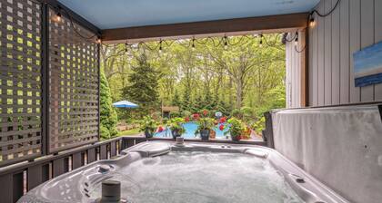 Gorgeous East Hampton Hideaway with Privacy and Full Amenity Suite