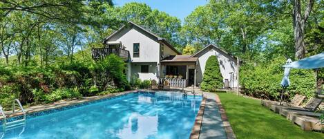 Et oppvarmet basseng