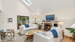 Smart TV, fireplace, stereo