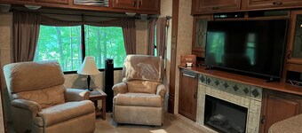 Luxury RV near Duluth, state parks for hiking, and ATV trails