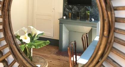 AU NAIN ROUGE, vintage gite, 30 MIN from the beaches.