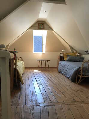 2 habitaciones, tabla de planchar con plancha, wifi y ropa de cama