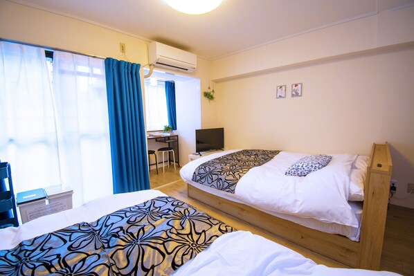 1 habitación, cortinas blackout, wifi gratis y ropa de cama