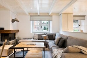 Smart-tv en een open haard