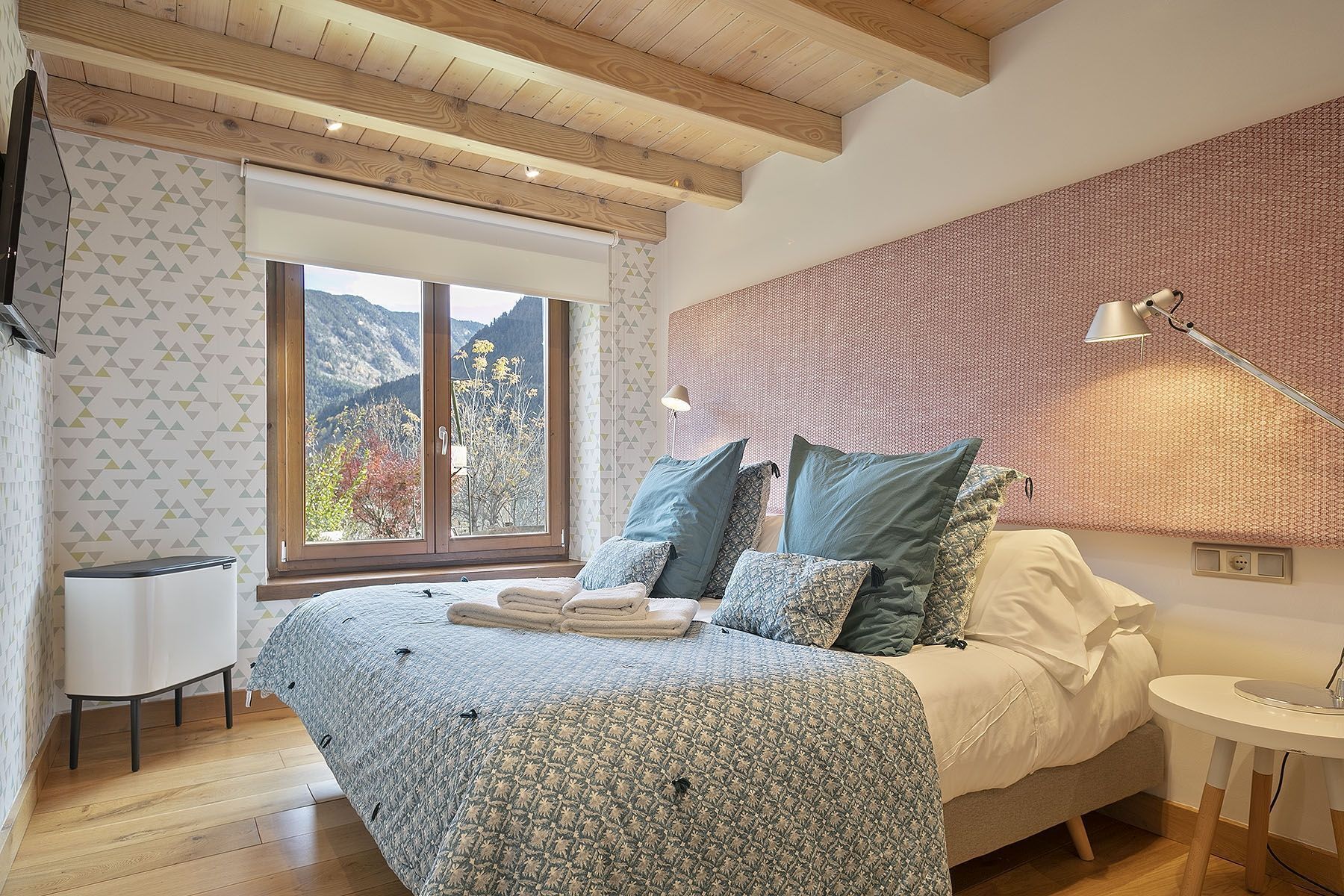 3 chambres, fer et planche à repasser, Wi-Fi, draps fournis