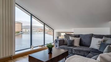 Apartemen Panorama, ensuite, pemandangan sungai (Samson 5-Bed) | Lounge