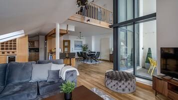 Panoramic Apartment, Ensuite, River View (Samson 5-Bed) | Lounge