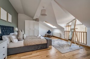 Deluxe Apartment, Ensuite, River View (Goliath 5-Bed) | 5 bedrooms