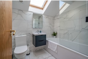 Bathroom - Pottingers Quay (Belfast)