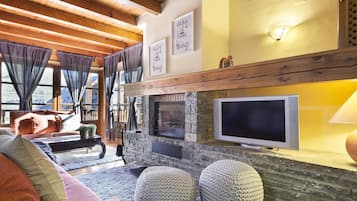 Télévision, cheminée