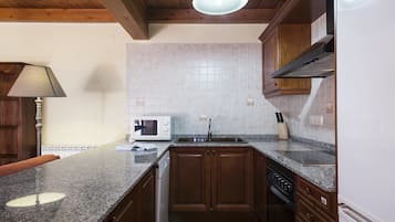 Réfrigérateur, micro-ondes, four, lave-vaisselle